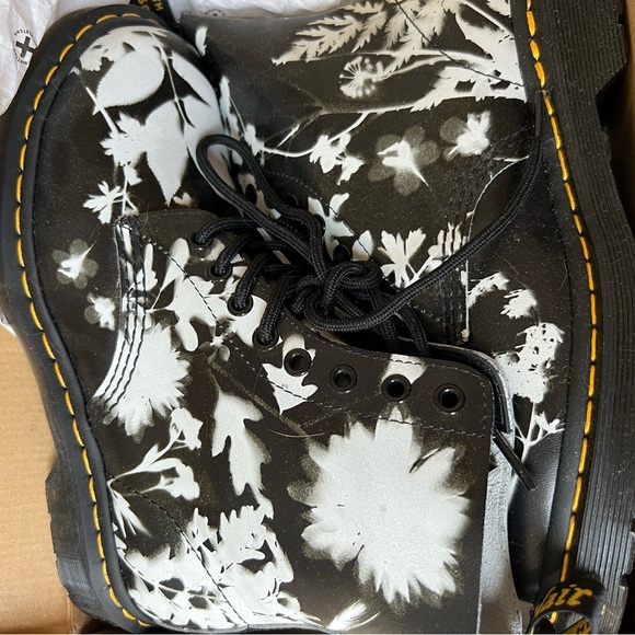 Dr. Marten 1460 Pascal Phantom Floral Boot NWT - Picture 2 of 7